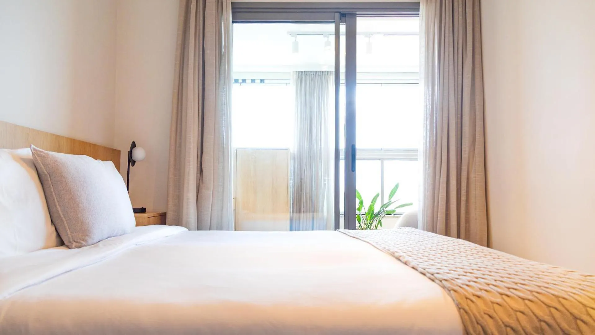 Villa White 2880 - Pinheiros à São Paulo 0*,
